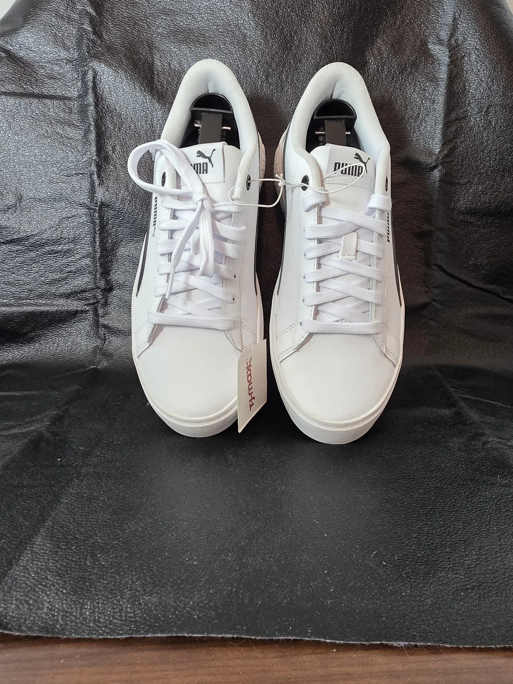 NWT PUMA White Leather Sneakers with Black Formstrip - Picture 3 of 10